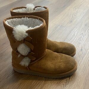 Koolaburra Brown Winter Boots with Fluffy Accents